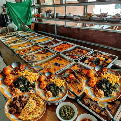 Fasilitas Servis Makan Prasmanan Travel Banyuwangi -Surabaya Travelhoki